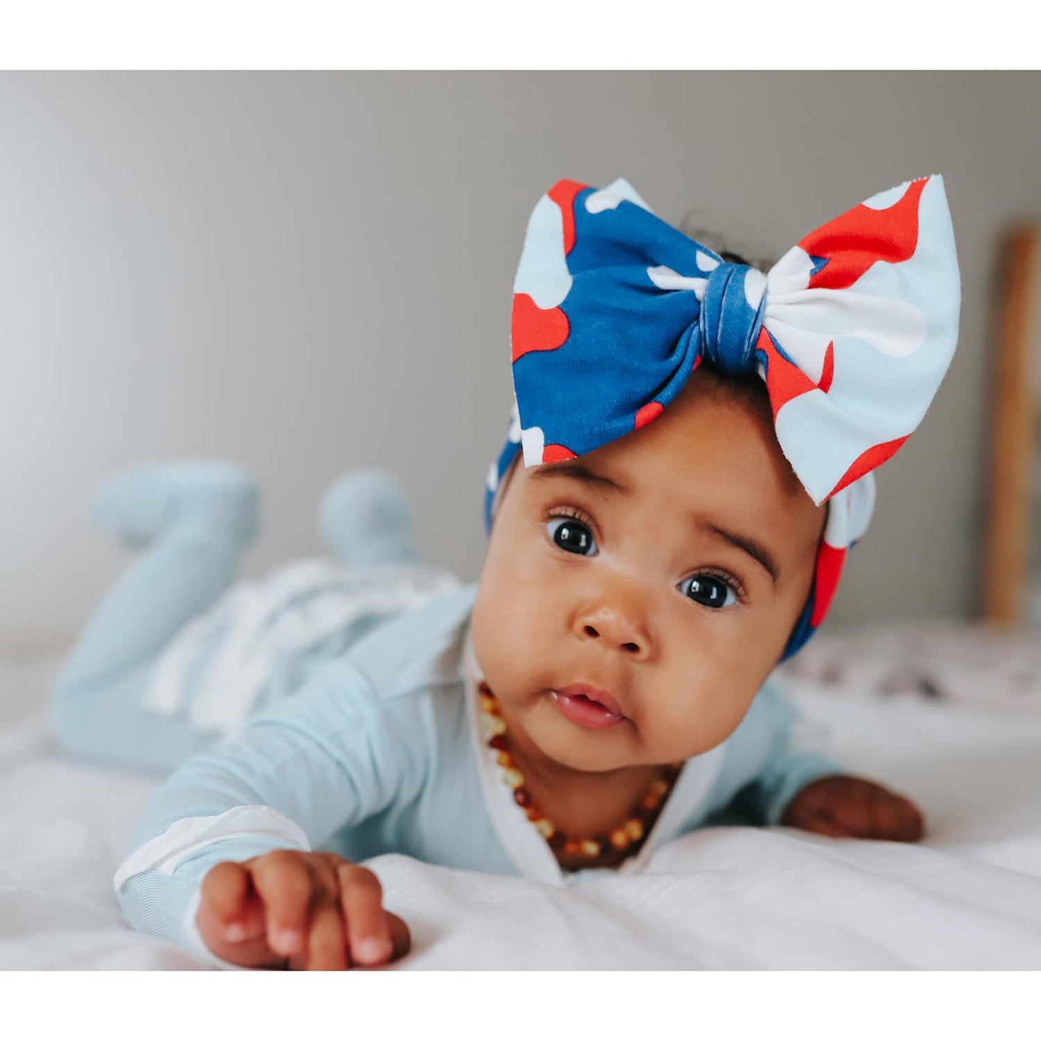 Print Luxe Head Wrap with Bow in Flag Red Military (374250)