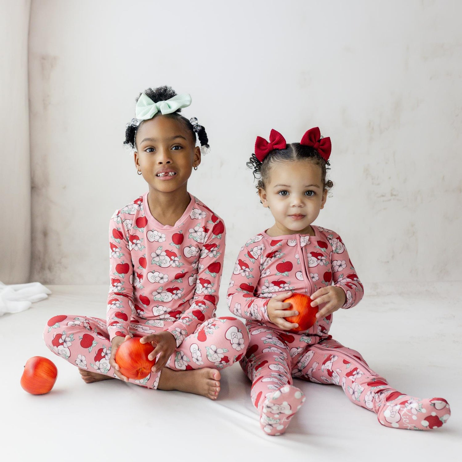 Print Long Sleeve Pajama Set in Desert Rose Apple Picking (333171)