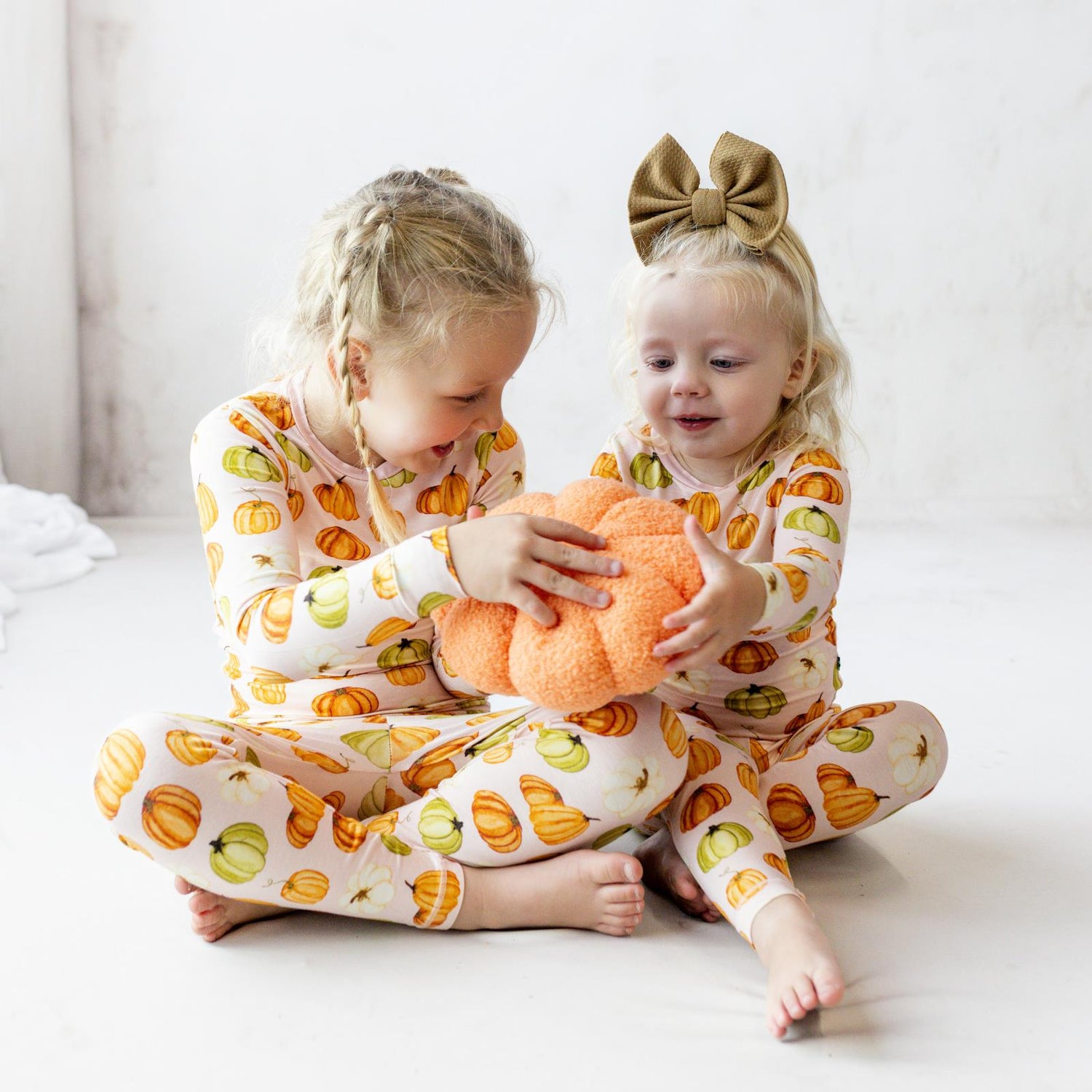 Print Long Sleeve Pajama Set in Baby Rose Pumpkin Patch (333105)