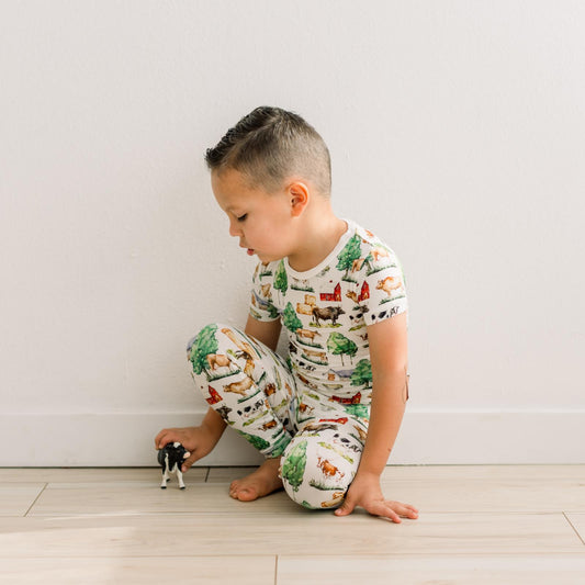 Print Short Sleeve Pajama Set in Natural Grazing Cows (374508)