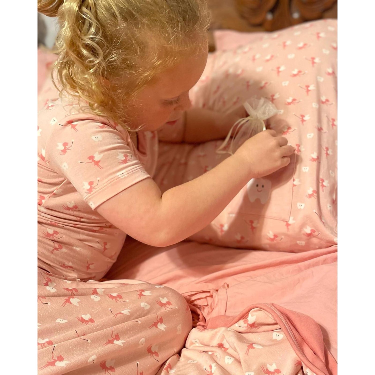 Print Foldover Pillowcase with Tooth Pouch in Baby Rose Tooth Fairy
