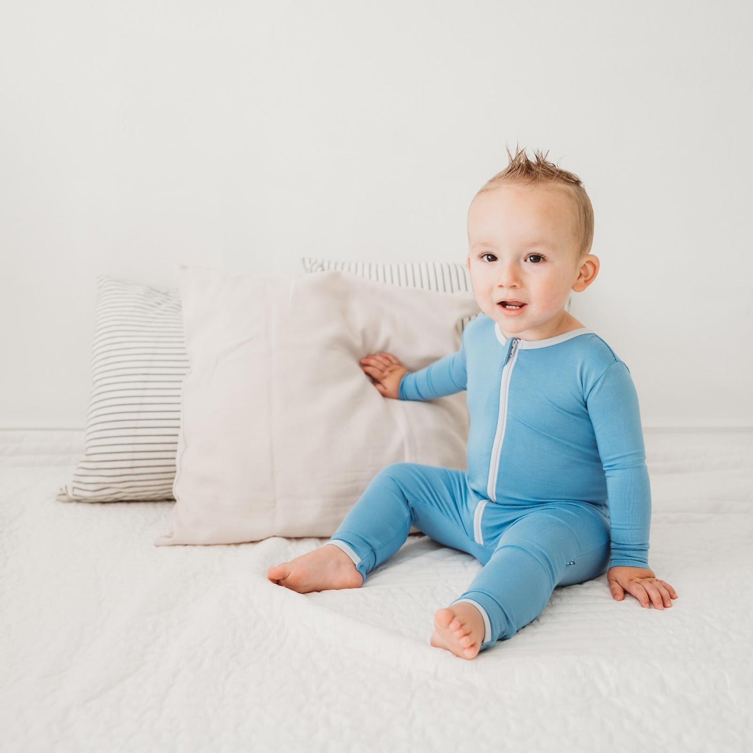 Convertible Sleeper with Zipper in Dream Blue with Dew (281921)