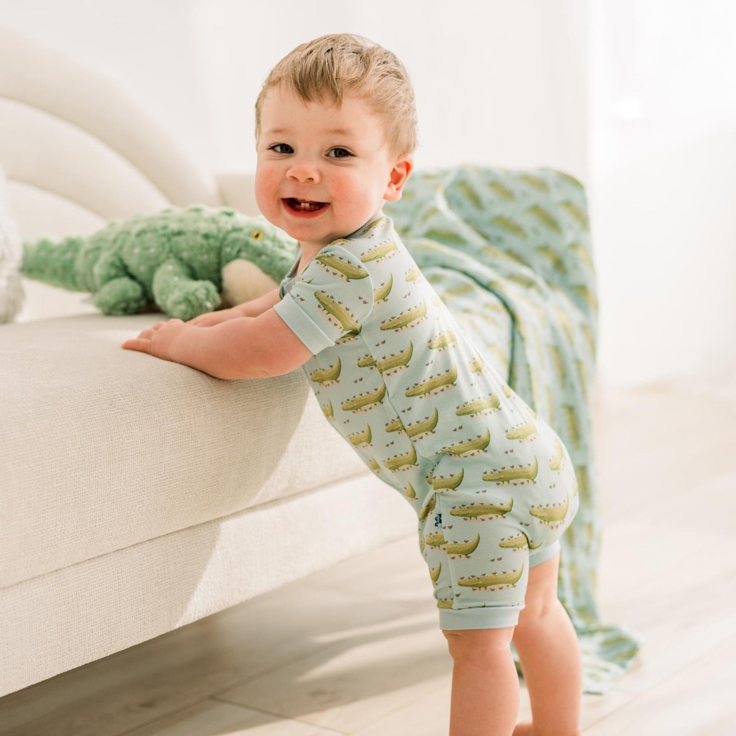 Print Shorty Sleeper with Zipper in Spring Sky Croc & Friends (362527)