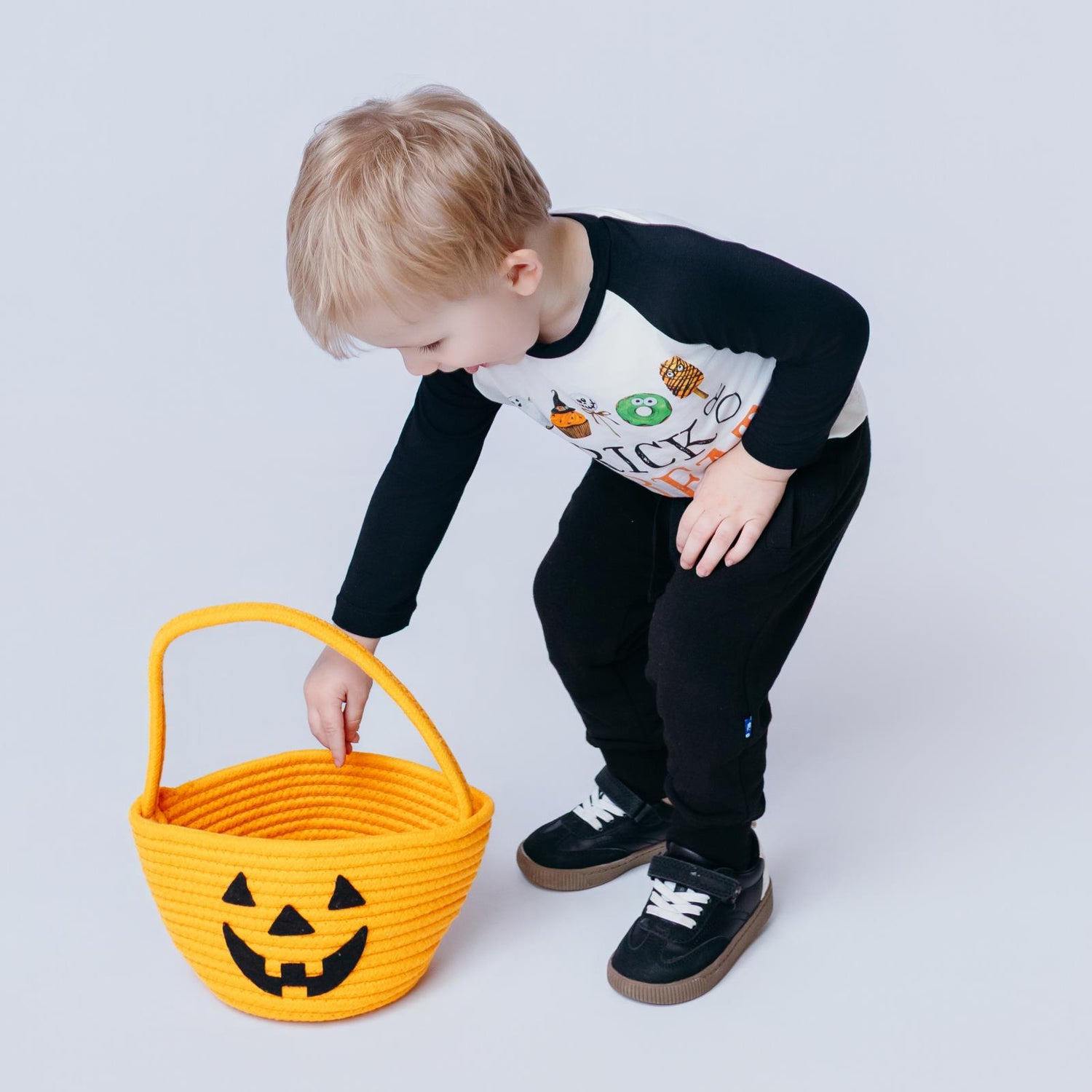 Long Sleeve Crew Neck Graphic Raglan Tee in Natural Trick or Treat (373206)