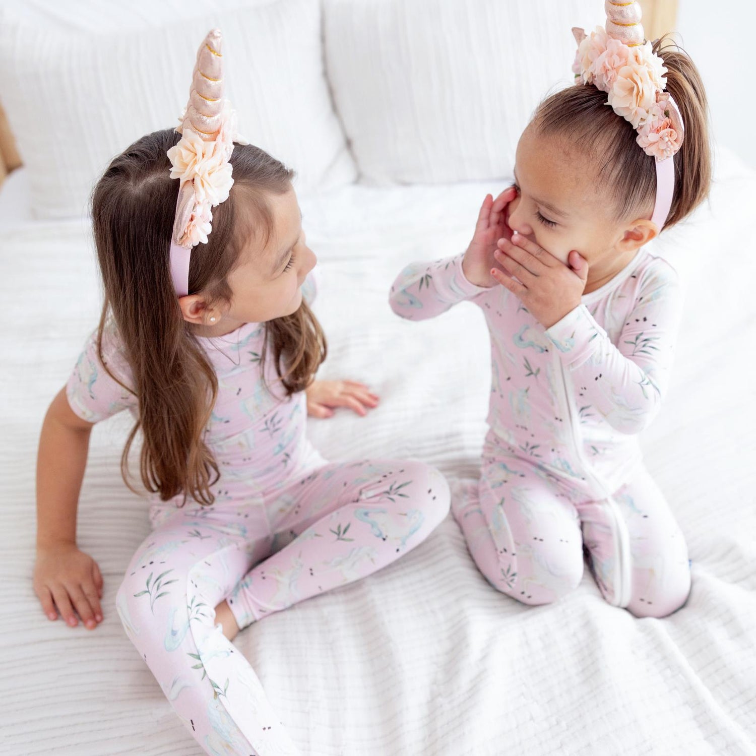 Print Short Sleeve Pajama Set in Shrinking Violet Sleeping Unicorns (359944)