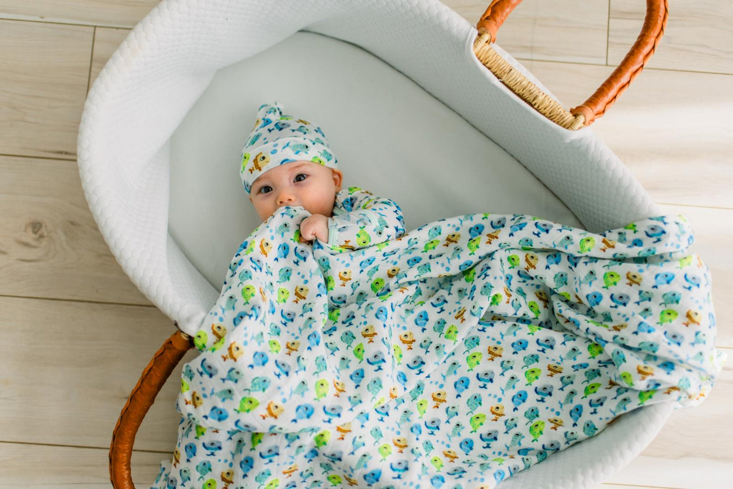 Print Dreamy Soft Muslin Swaddling Blanket in Natural Fishies (378083)