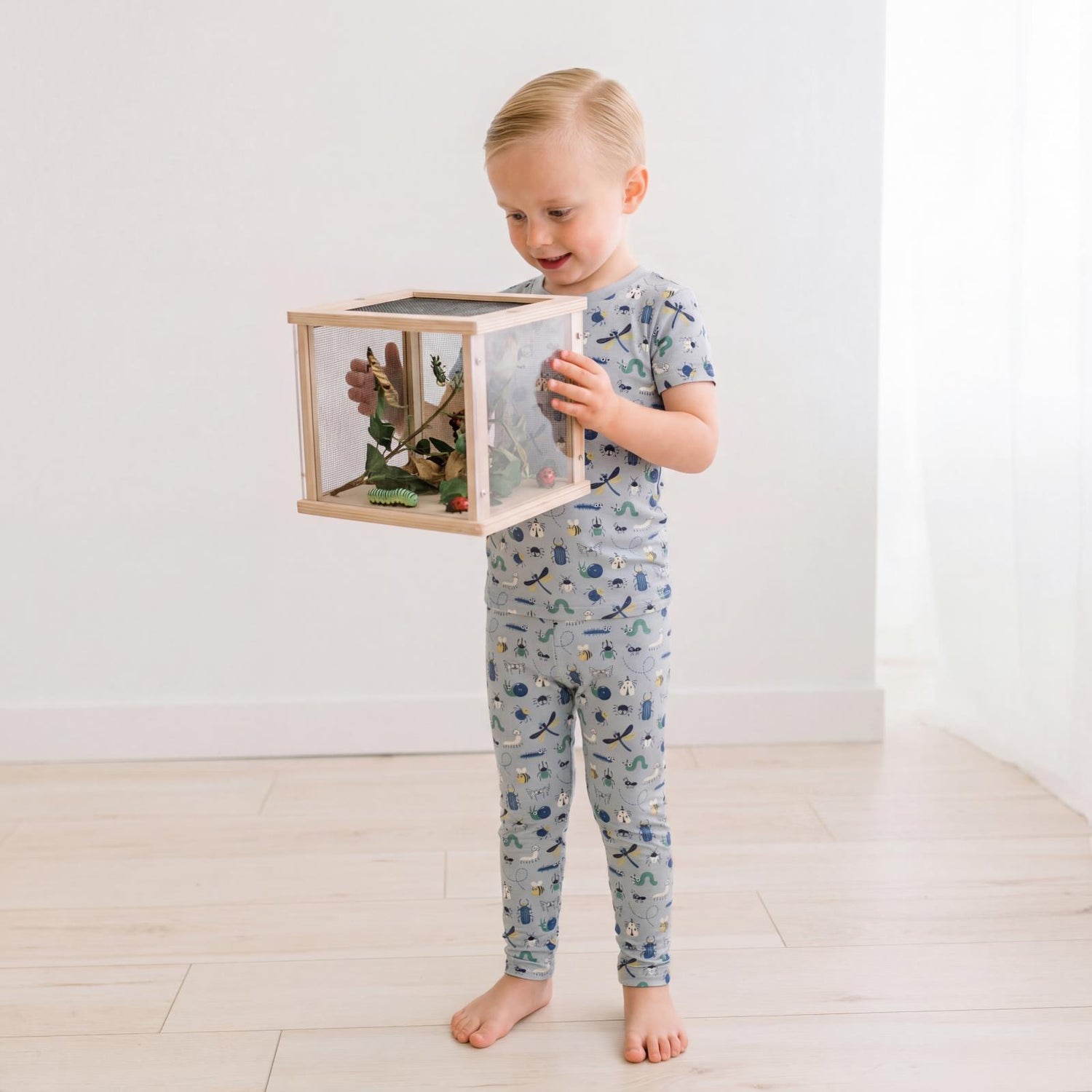 Print Short Sleeve Pajama Set in Dove Bugs (378189)
