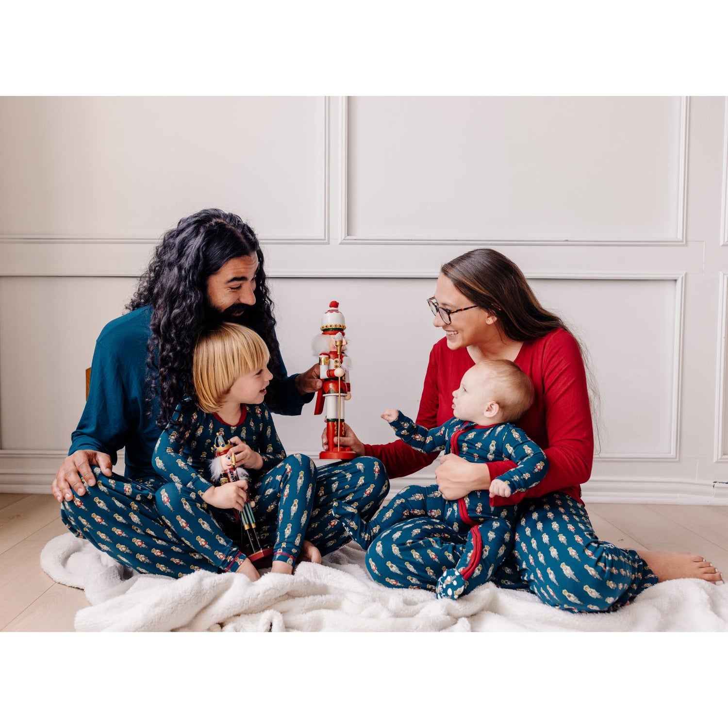 Print Long Sleeve Pajama Set in Peacock Nutcrackers (341286)