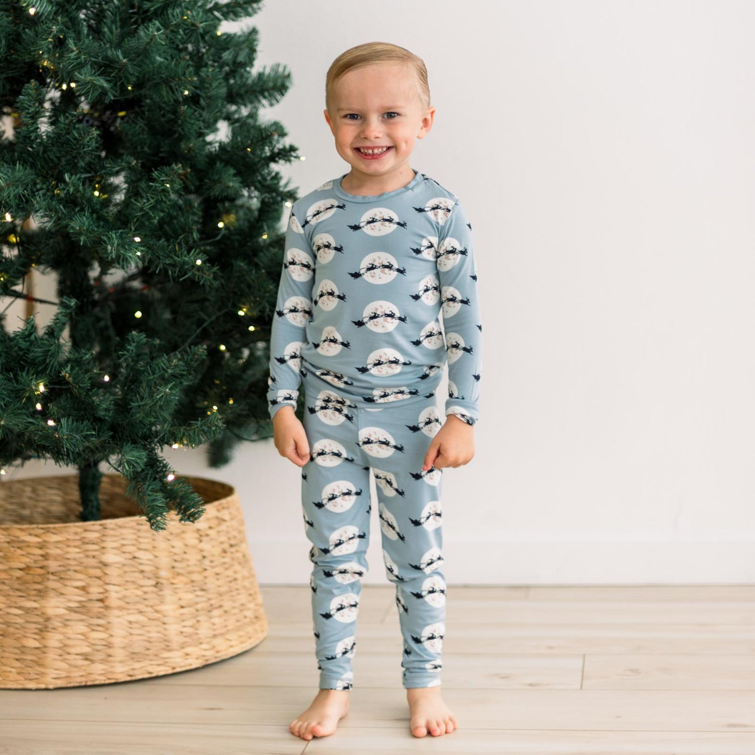 Print Long Sleeve Pajama Set in Stormy Sea Santa's Sleigh (371602)