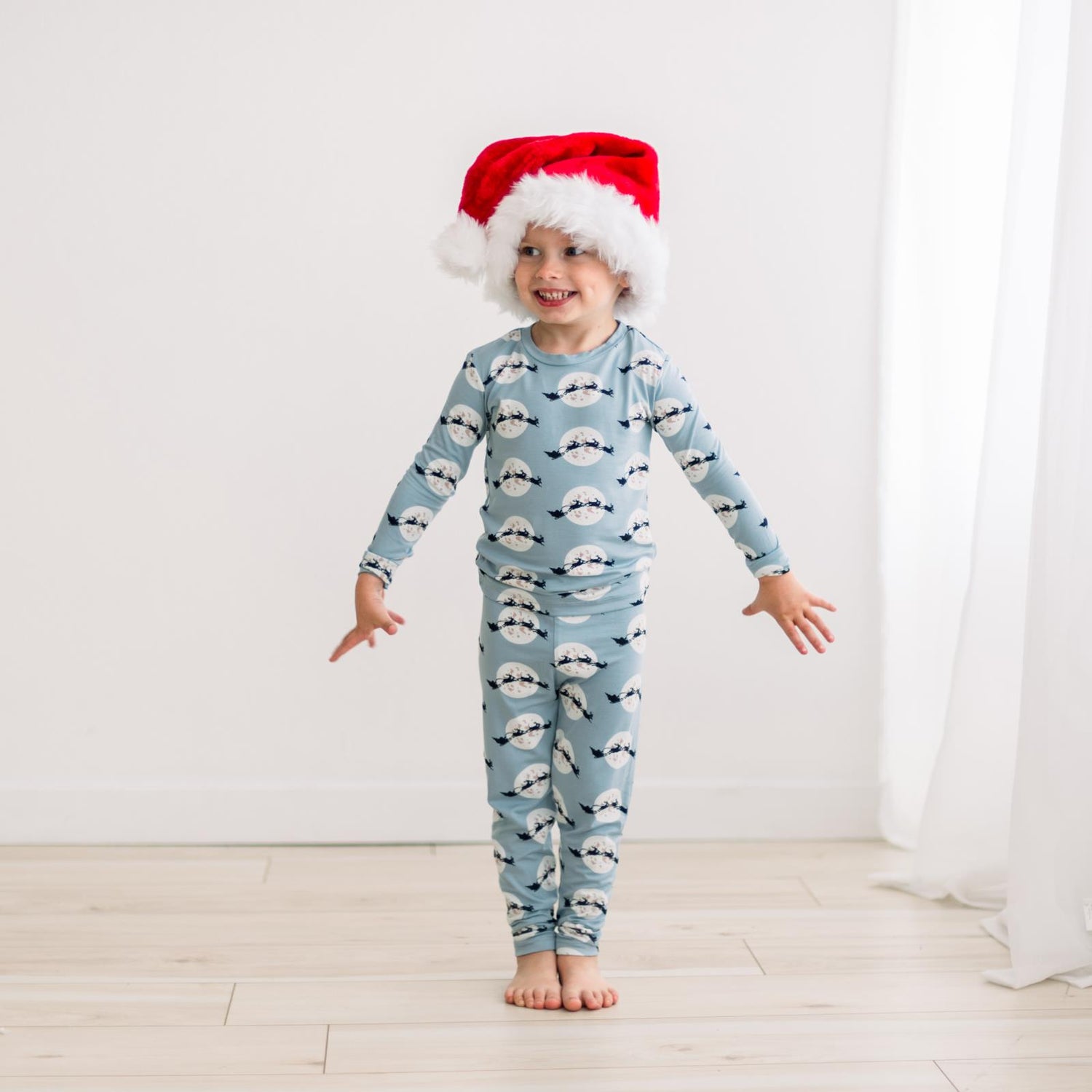 Print Long Sleeve Pajama Set in Stormy Sea Santa's Sleigh (371626)