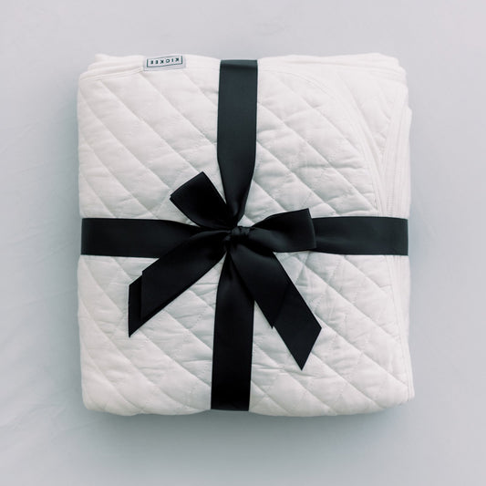 Print Quilted Throw Blanket in Moonlight Scandinavian Animals/Spring Sky (391530)
