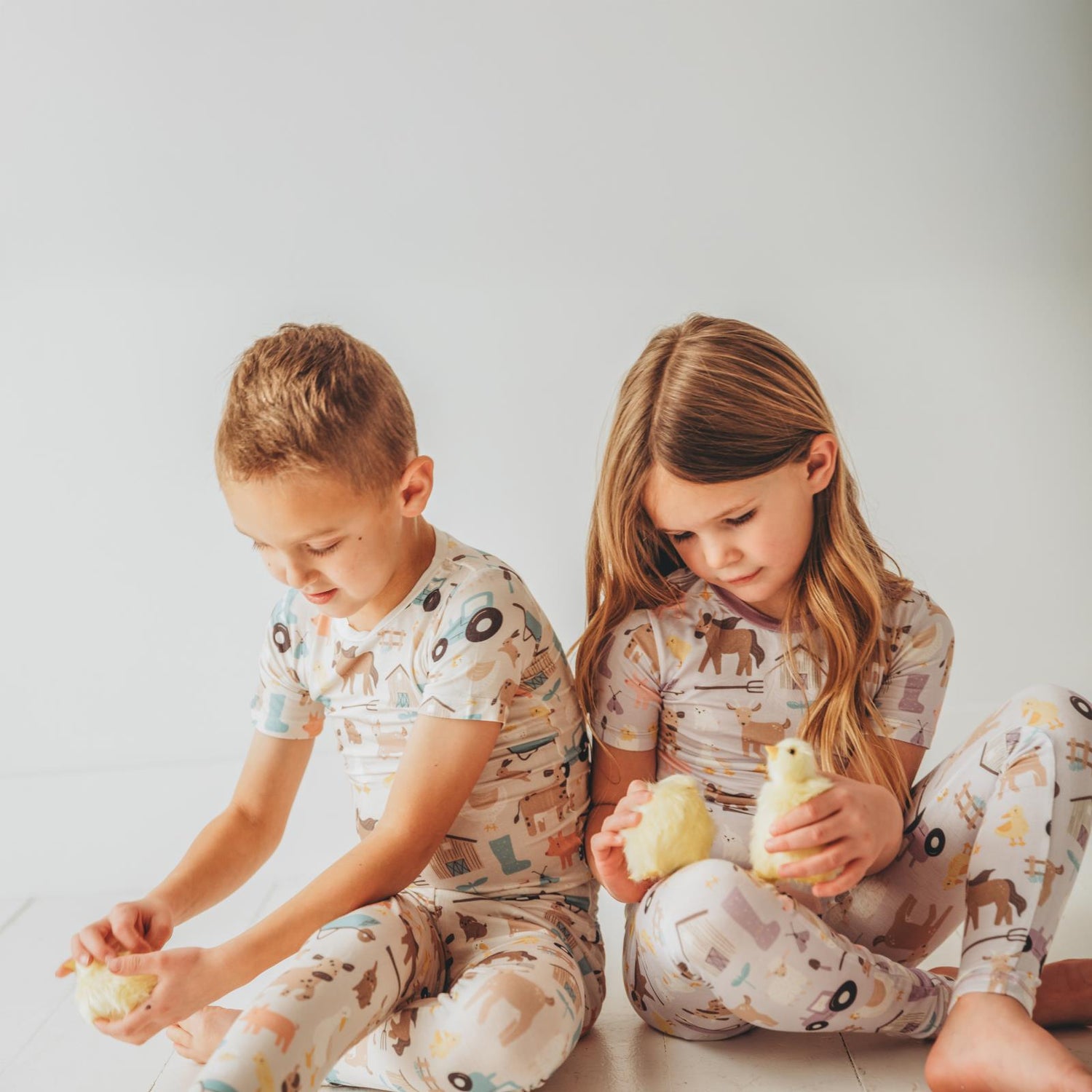 Print Short Sleeve Pajama Set in Latte Morning on the Farm (359356)