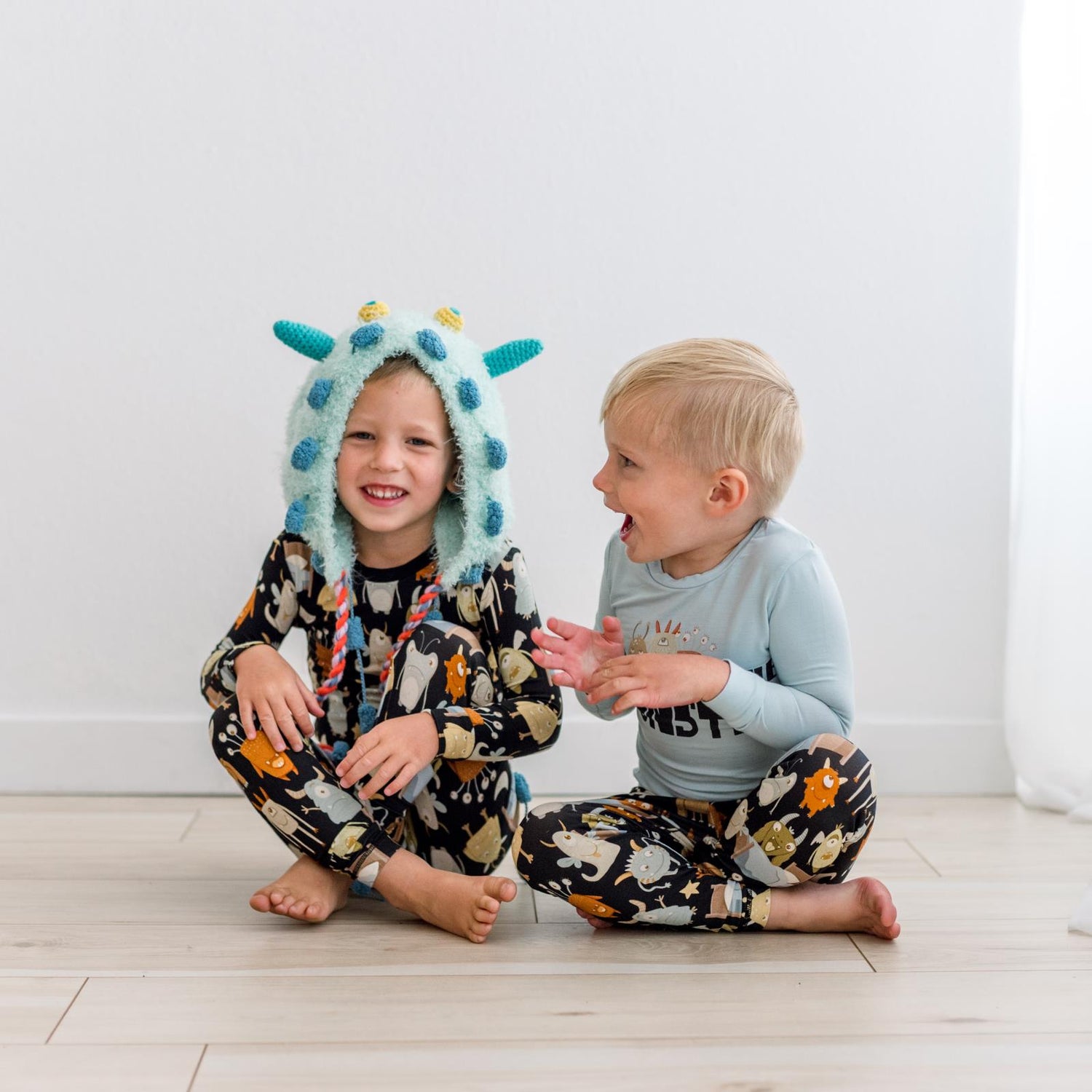 Print Long Sleeve Pajama Set in Midnight Monsters Under the Bed (373507)