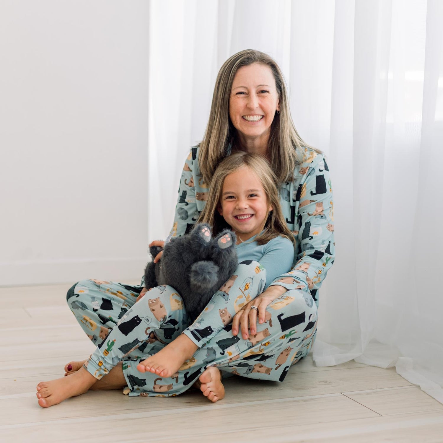 Women's Print Long Sleeve Collared Pajama Set in Spring Sky House Cats (373534)
