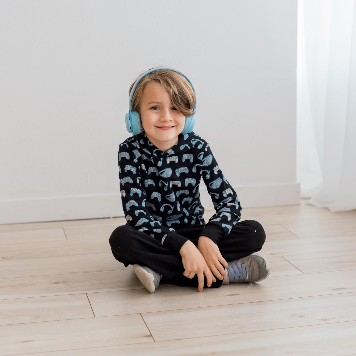 Print Fleece Kangaroo Pocket Pullover in Midnight Gamer (373531)