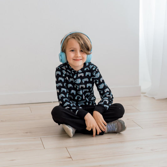 Print Fleece Kangaroo Pocket Pullover in Midnight Gamer (373531)