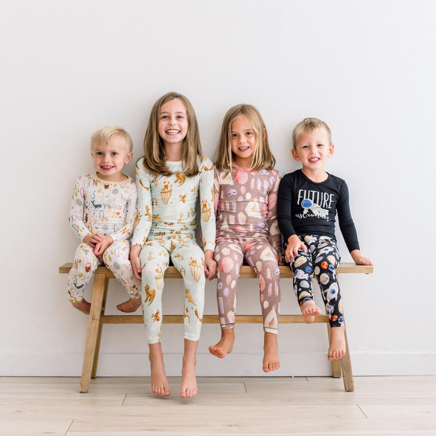 Print Long Sleeve Pajama Set in Animal Alphabet (373373)