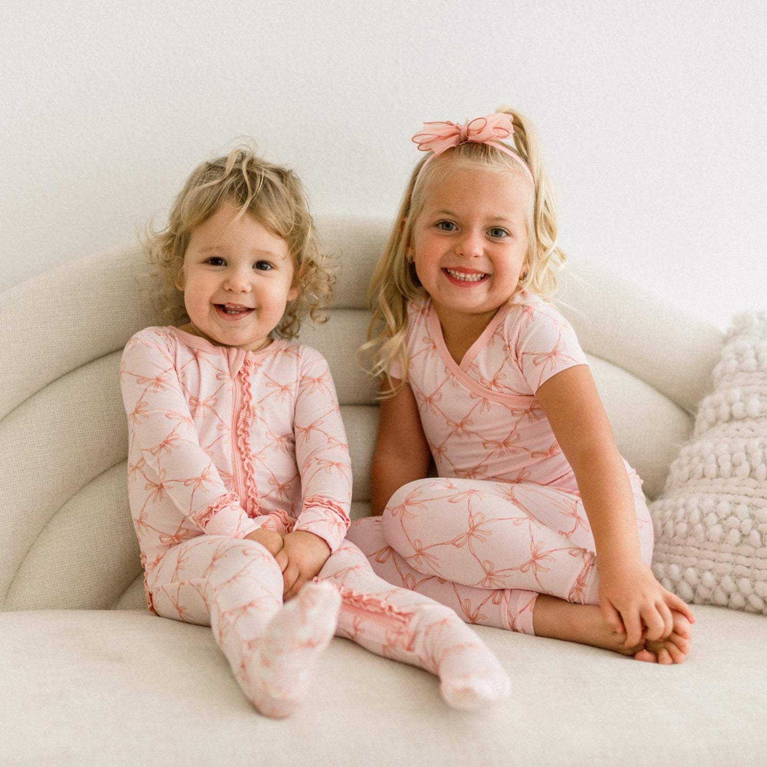 Print Short Sleeve Kimono Pajama Set in Shrinking Violet Bow Lattice (373808)