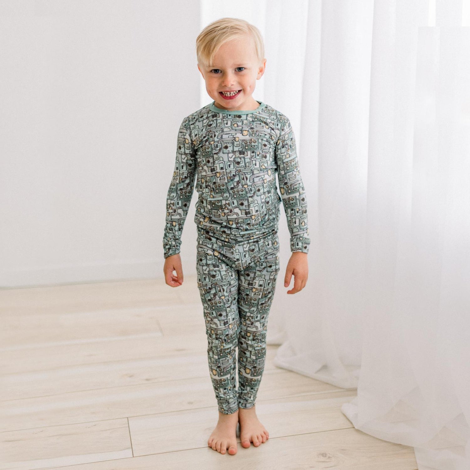 Print Long Sleeve Pajama Set in Spring Sky Tinkering (373824)