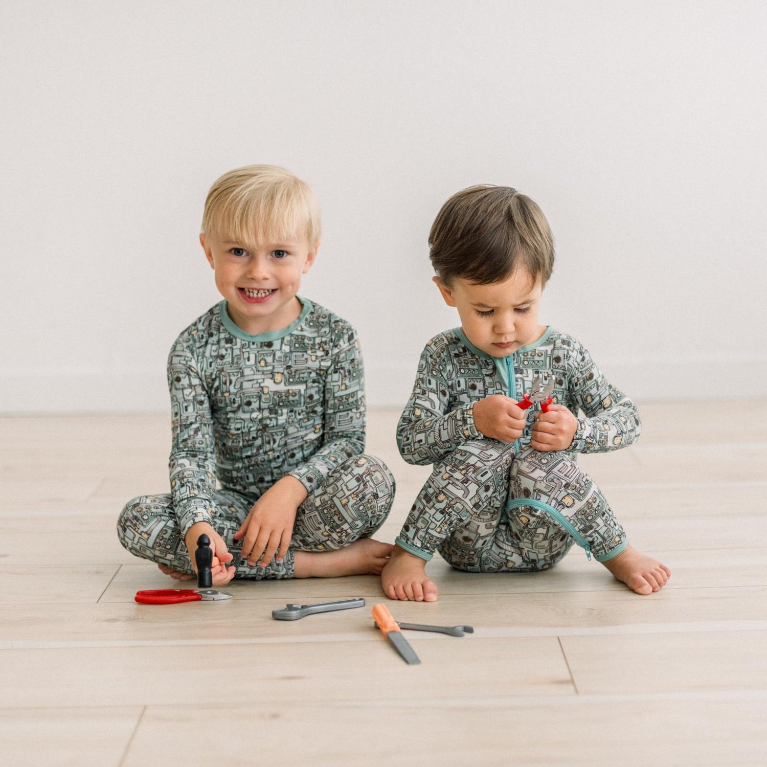 Print Long Sleeve Pajama Set in Spring Sky Tinkering (373828)