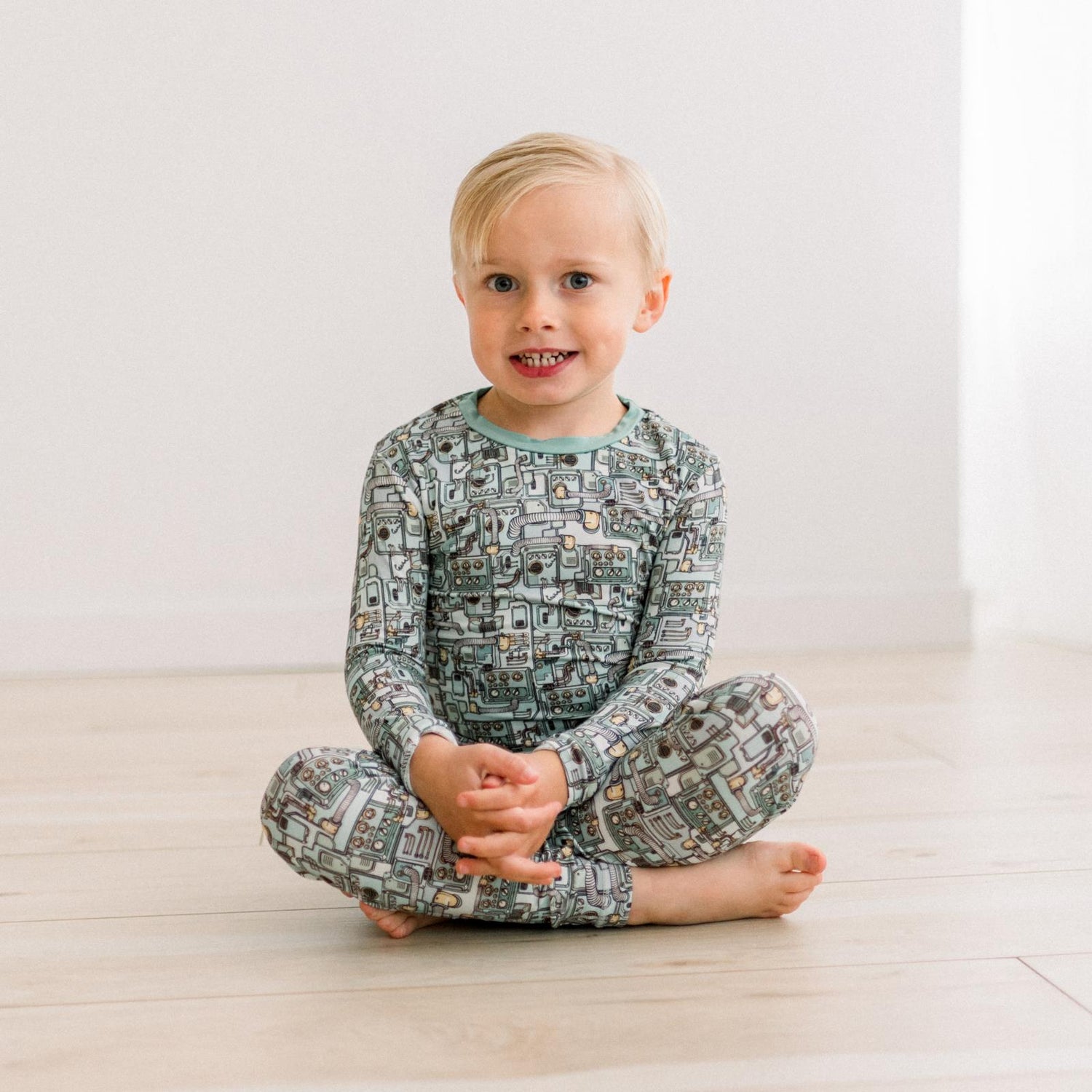 Print Long Sleeve Pajama Set in Spring Sky Tinkering (373859)