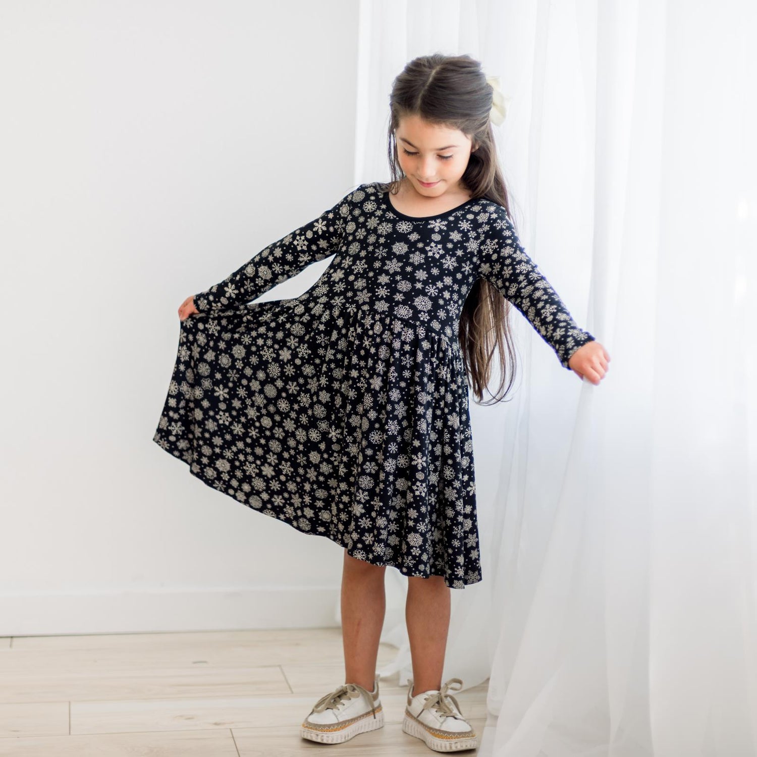 Print Long Sleeve Twirl Dress with Pockets in Chalkboard Snowflakes (370854)