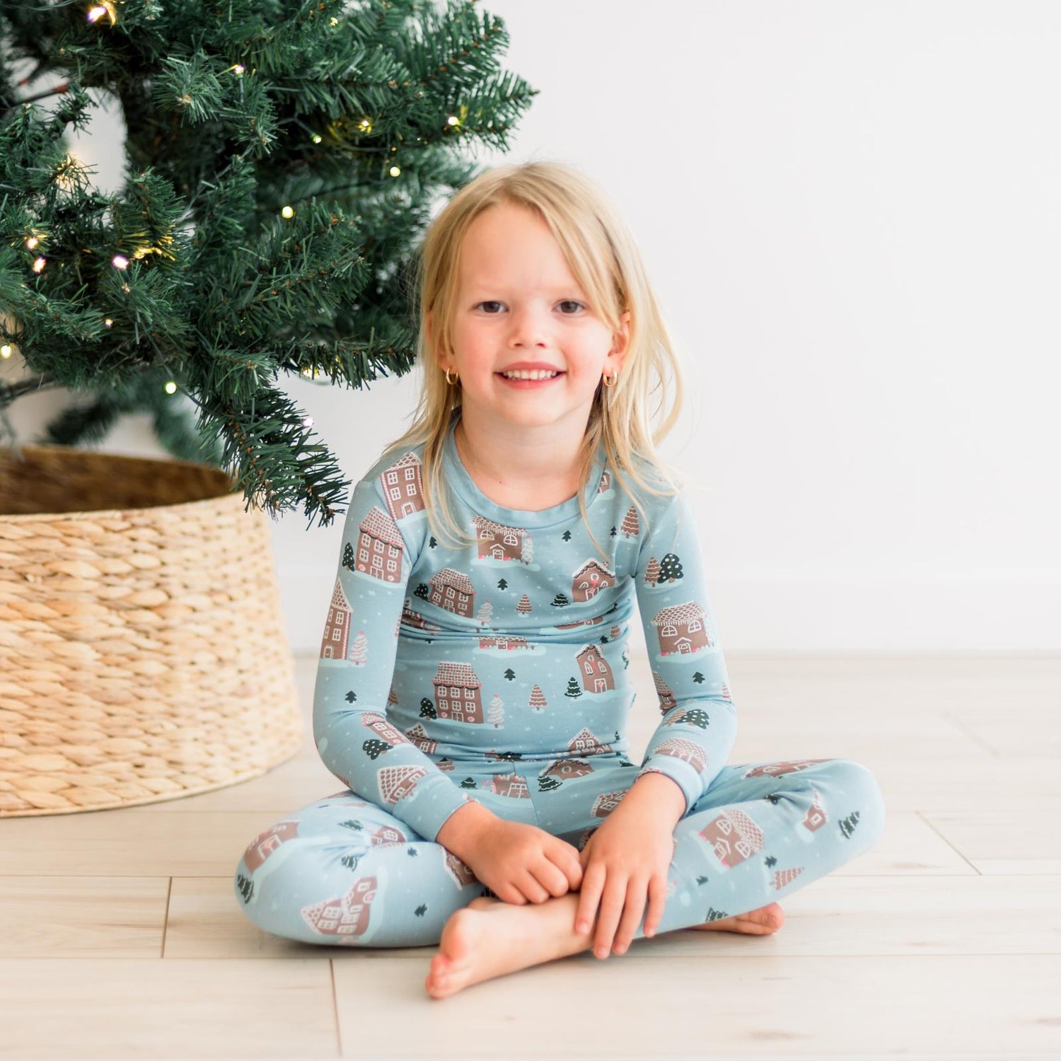 Print Long Sleeve Pajama Set in Stormy Sea Gingerbread Town (370861)
