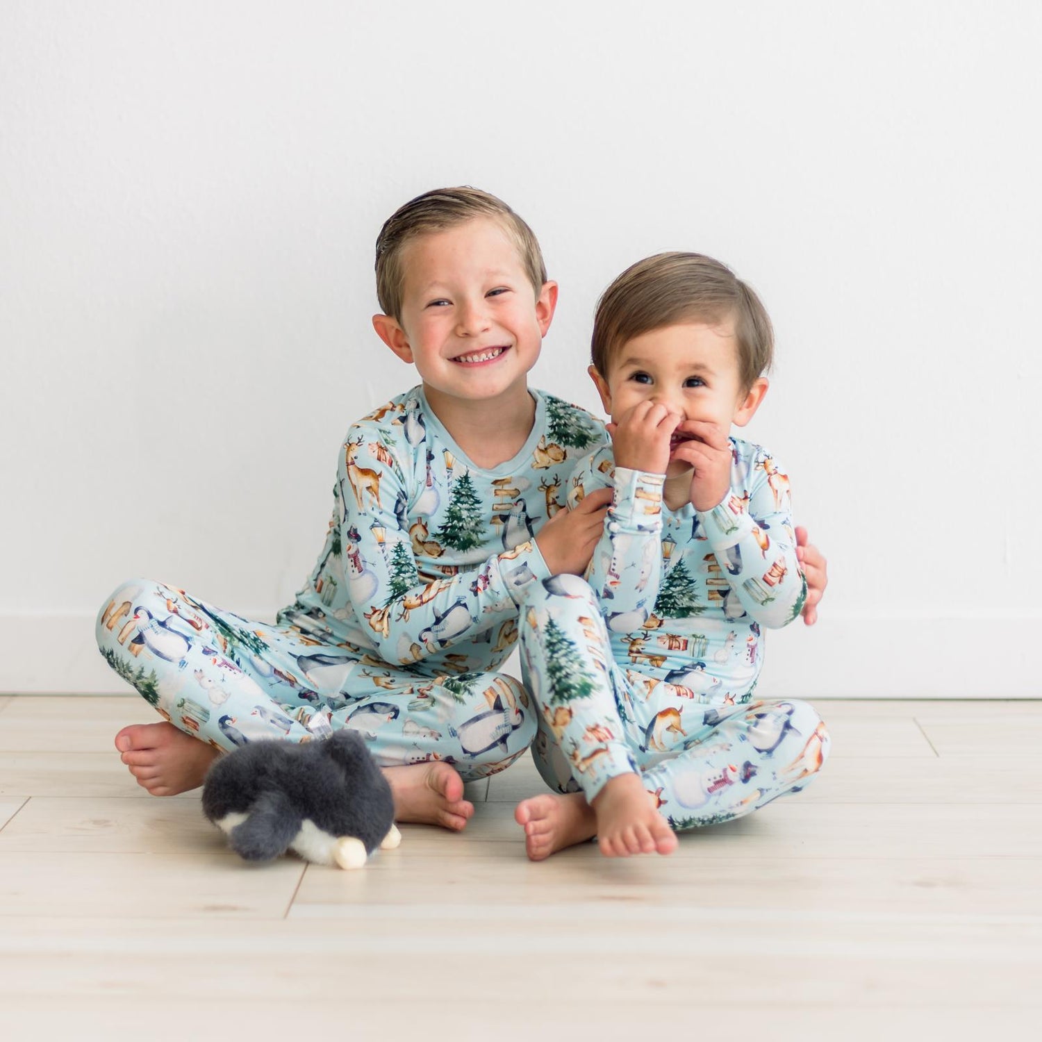 Print Long Sleeve Pajama Set in Spring Sky Winter Woodland (370875)