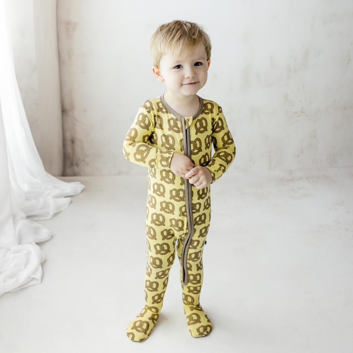 Print Footie with 2 Way Zipper in Flax Giant Pretzel (335606)