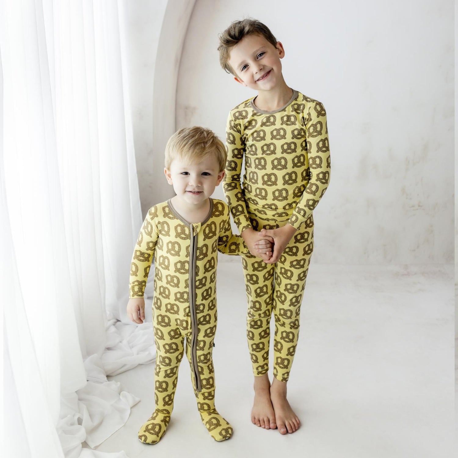 Print Footie with 2 Way Zipper in Flax Giant Pretzel (364165)