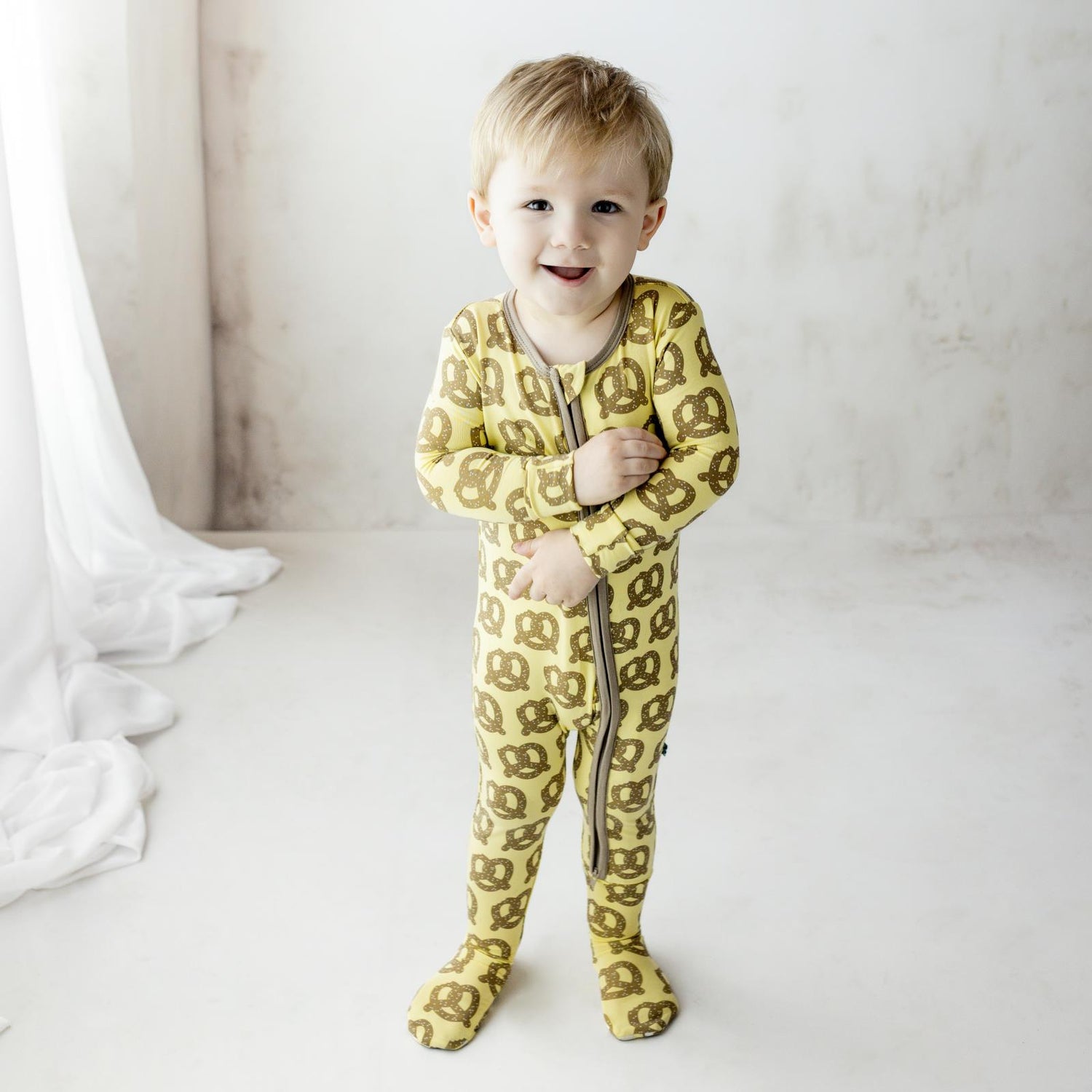 Print Footie with 2 Way Zipper in Flax Giant Pretzel (364178)
