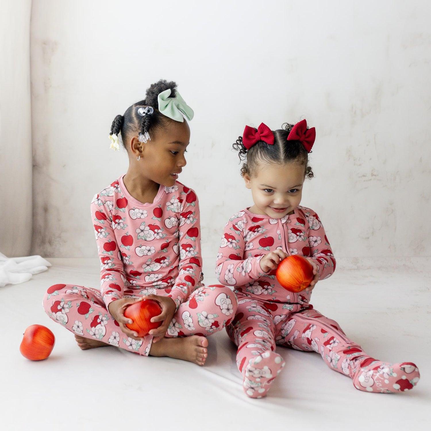 Print Long Sleeve Pajama Set in Desert Rose Apple Picking (364217)