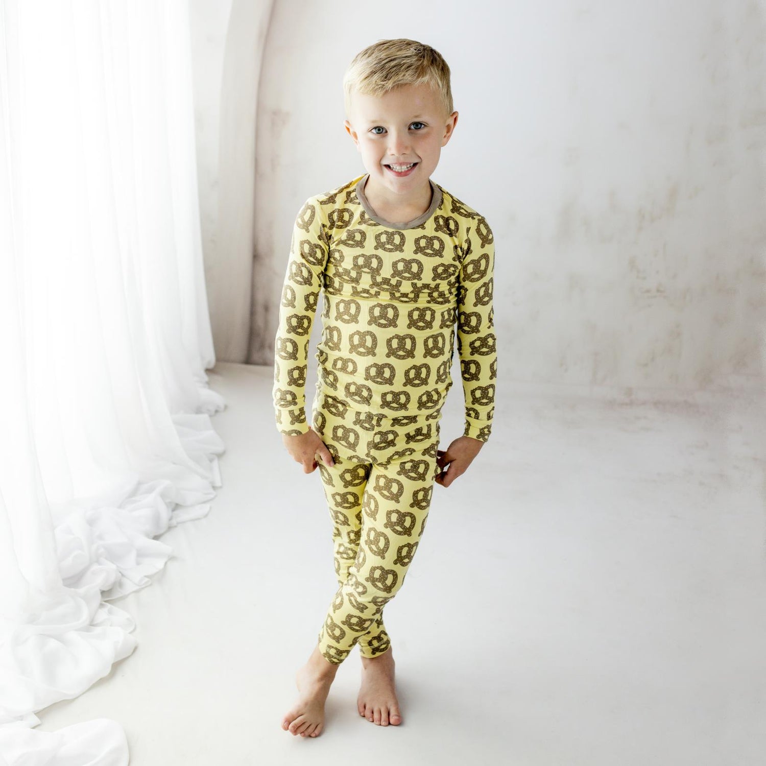 Print Long Sleeve Pajama Set in Flax Giant Pretzel (364239)