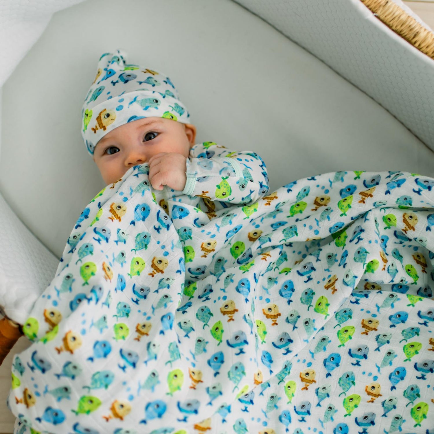 Print Dreamy Soft Muslin Swaddling Blanket in Natural Fishies (375165)