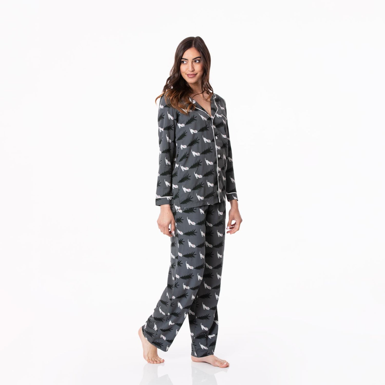 Women's Print Woven Long Sleeve Collared Pajama Set in Pewter Christmas Tree Drag