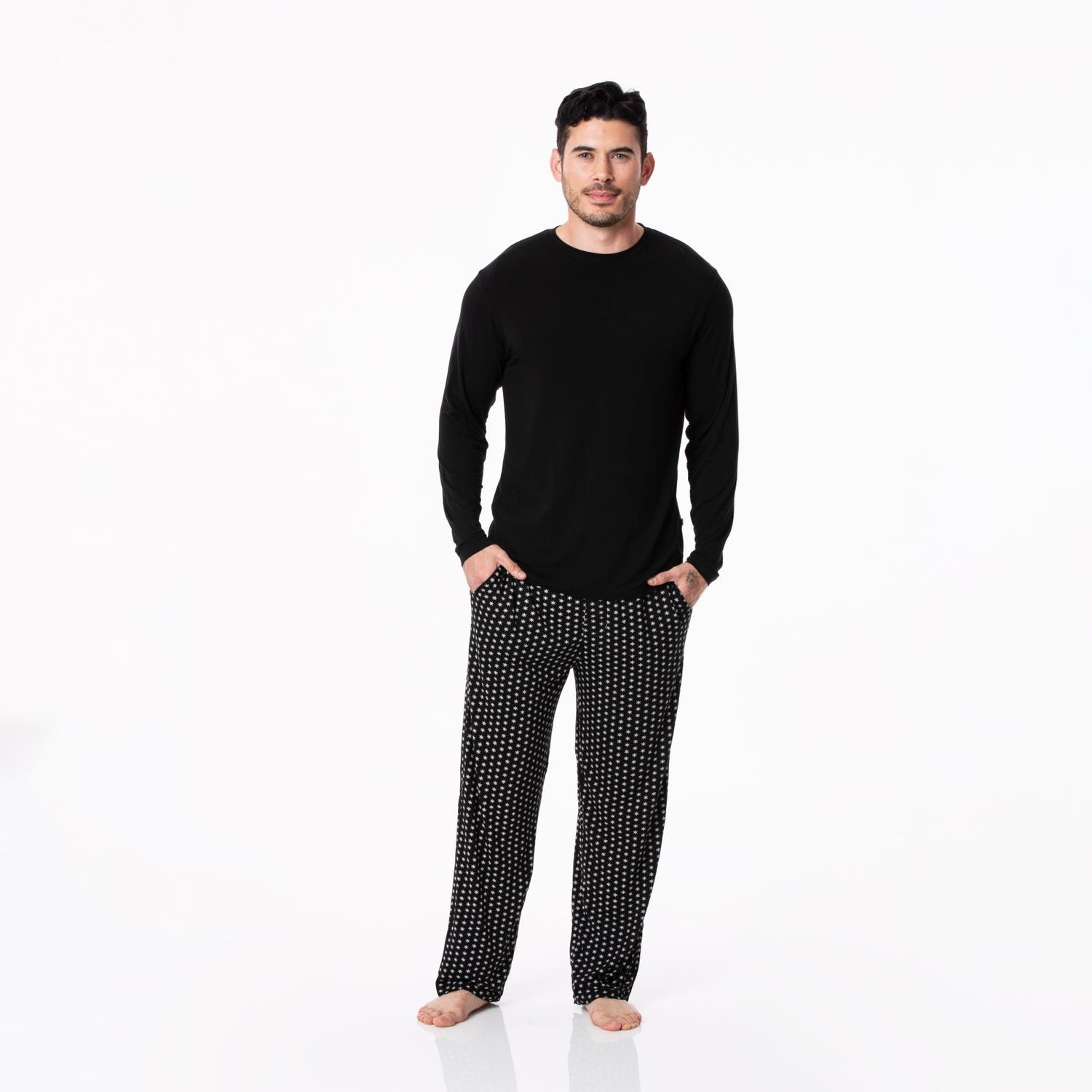 Men's Print Long Sleeve Pajama Set in Midnight Tiny Snowflakes
