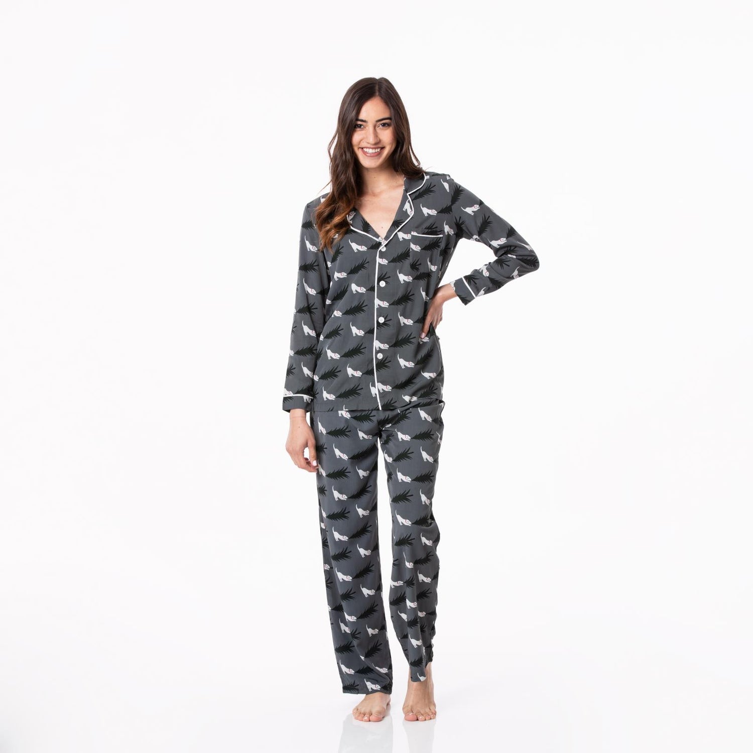 Women's Print Woven Long Sleeve Collared Pajama Set in Pewter Christmas Tree Drag