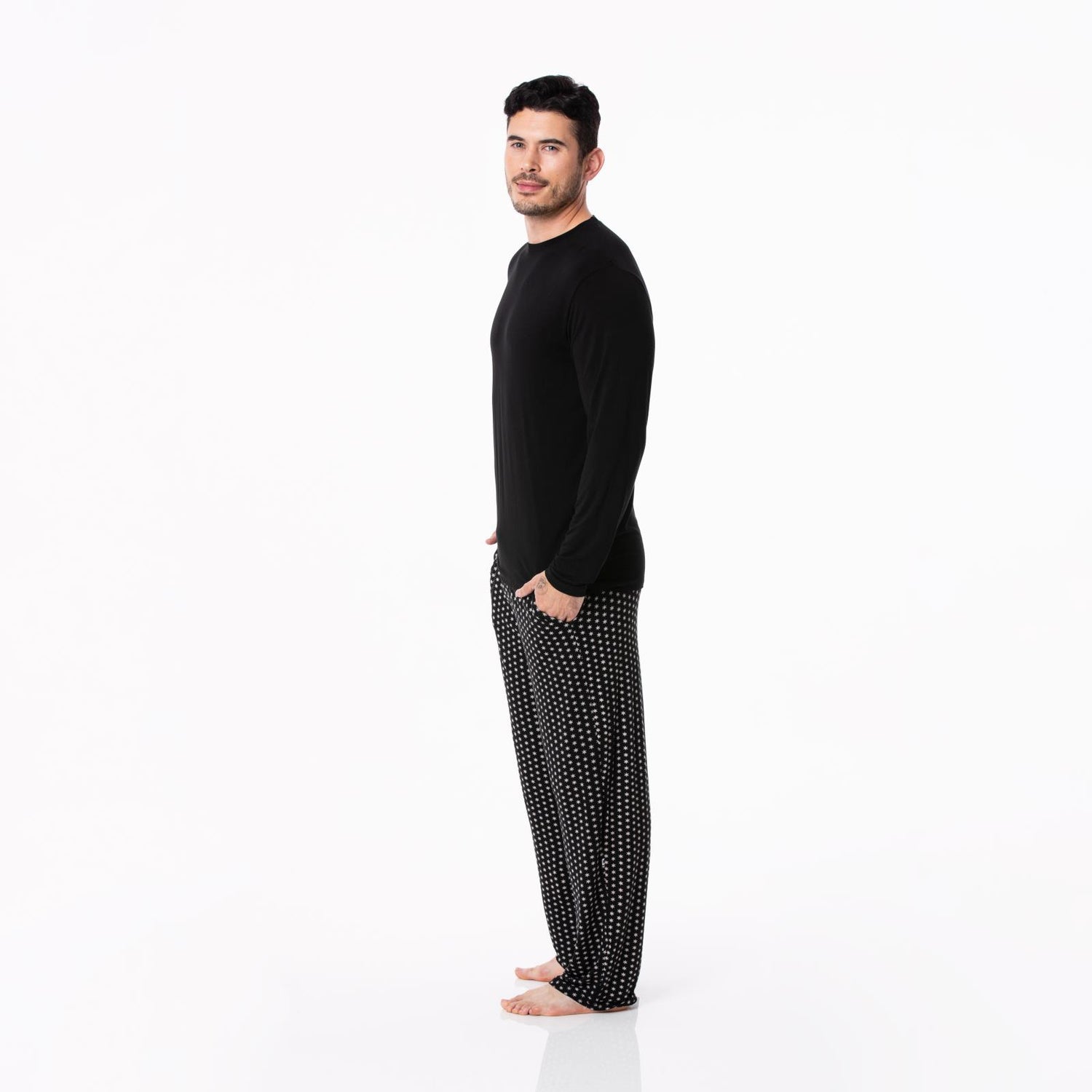 Men's Print Long Sleeve Pajama Set in Midnight Tiny Snowflakes